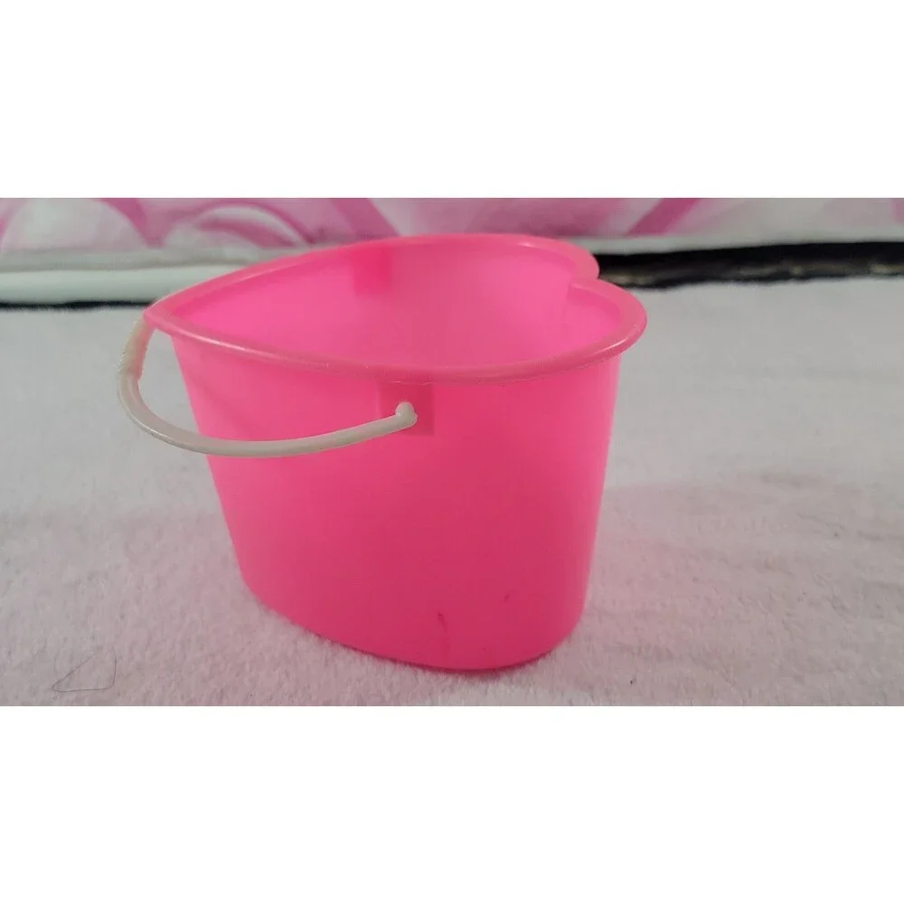 ​Birthday Express Pink Heart Shaped Plastic Bucket Pail Party Favor Basket Vtg